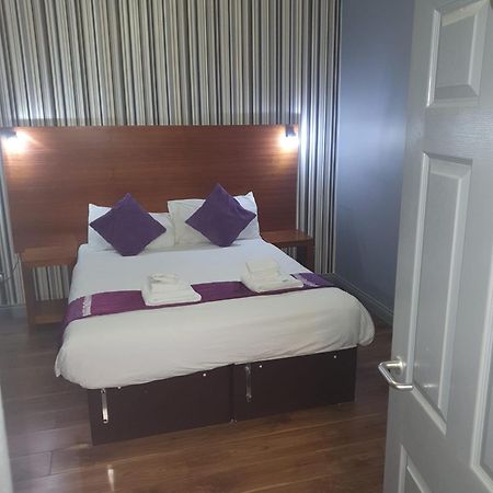 לונג איטון Bennetts Hotel מראה חיצוני תמונה