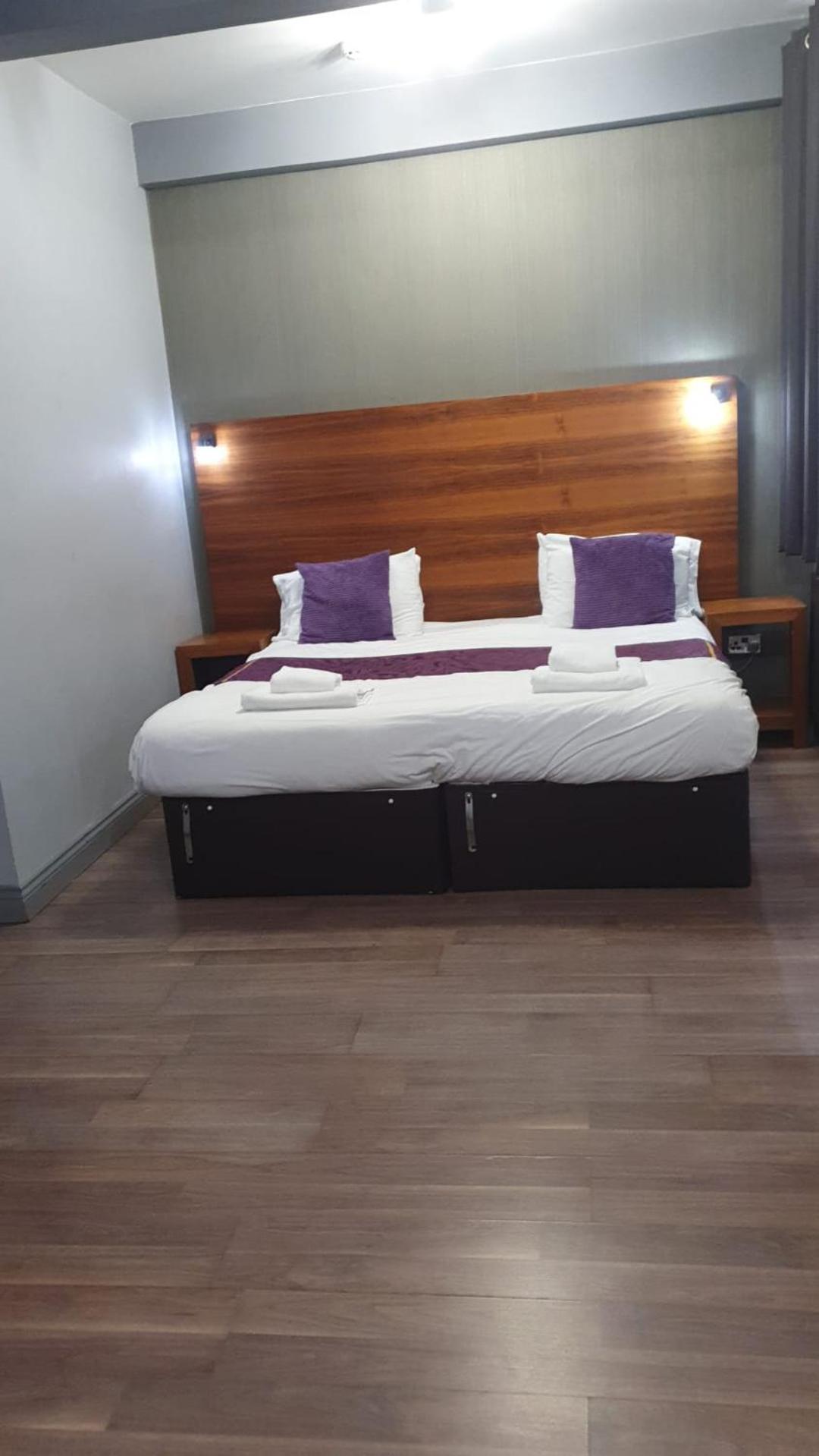 לונג איטון Bennetts Hotel מראה חיצוני תמונה