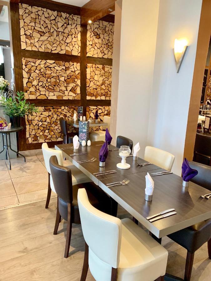 לונג איטון Bennetts Hotel מראה חיצוני תמונה